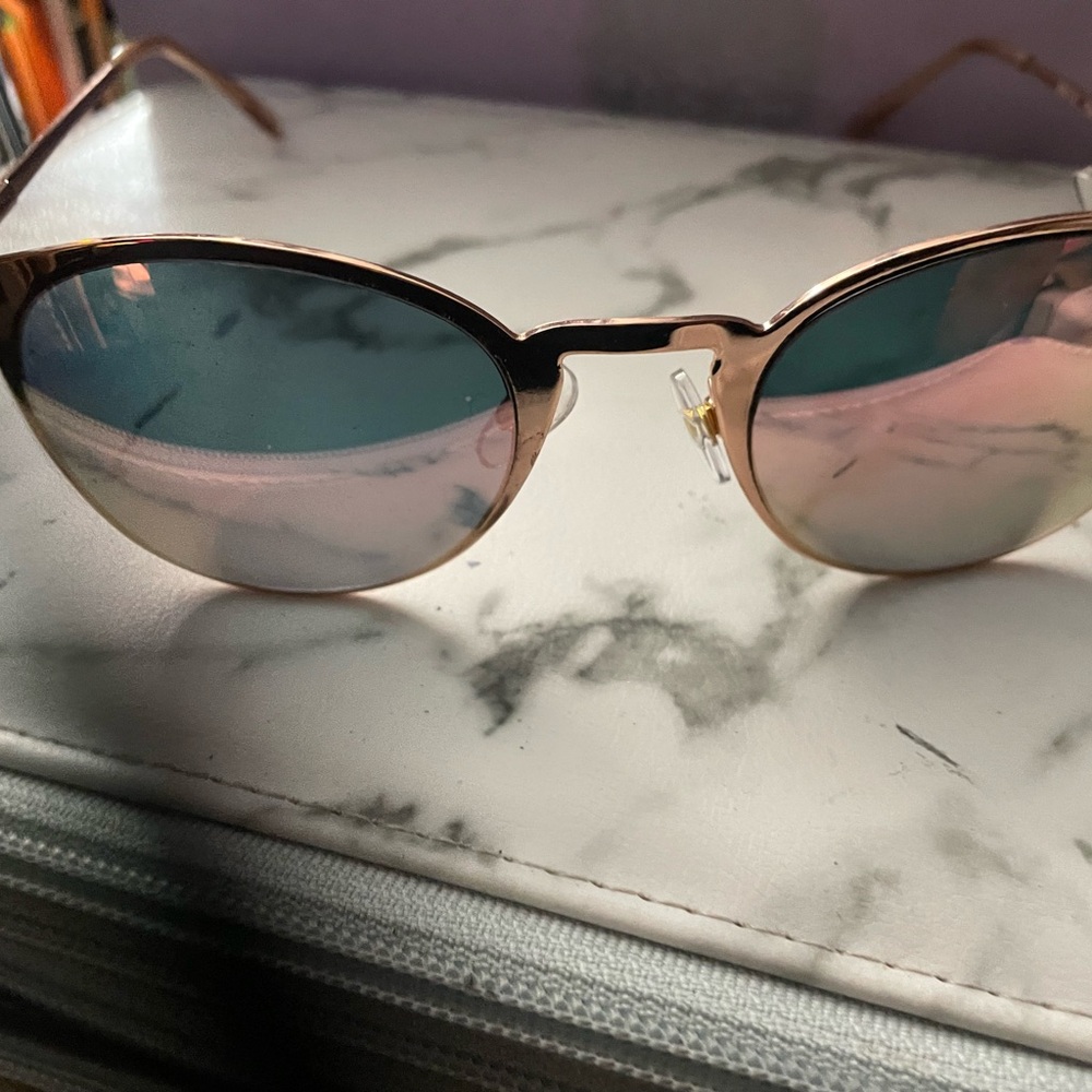 Stylish Gold Sunglasses